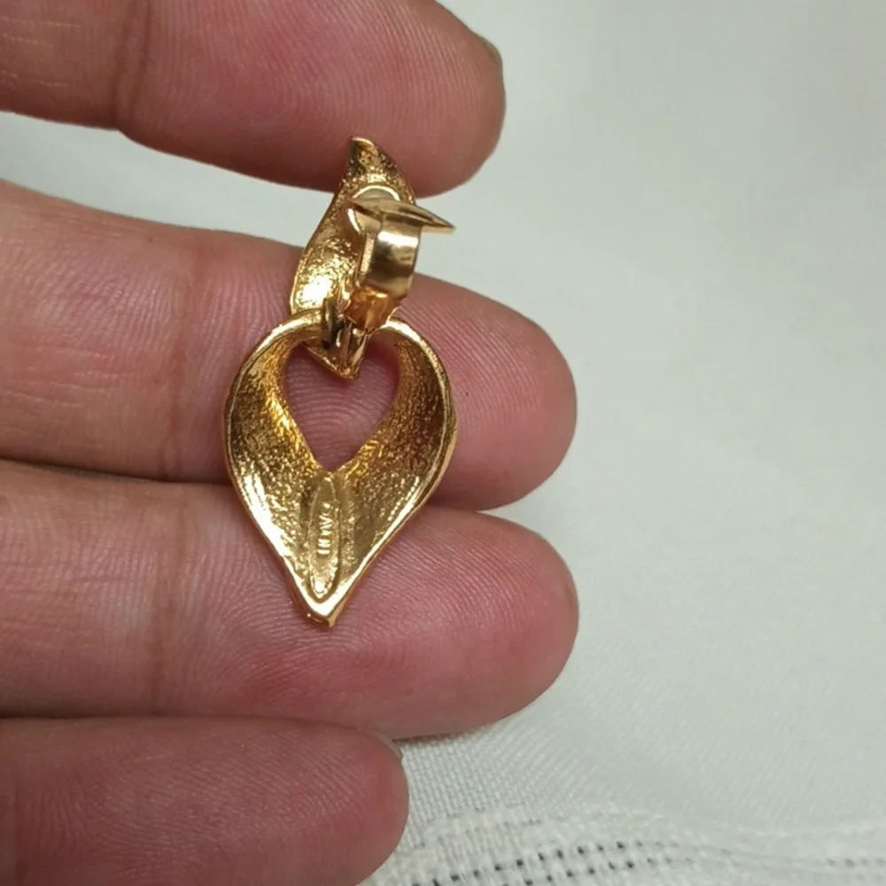 Avon Vintage Clip On Gold Heart Earrings - Picture 3 of 4